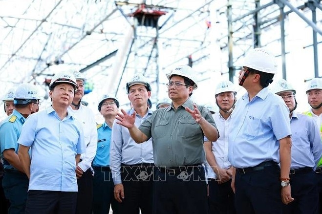 Government leader visits key transport facilities in HCM City